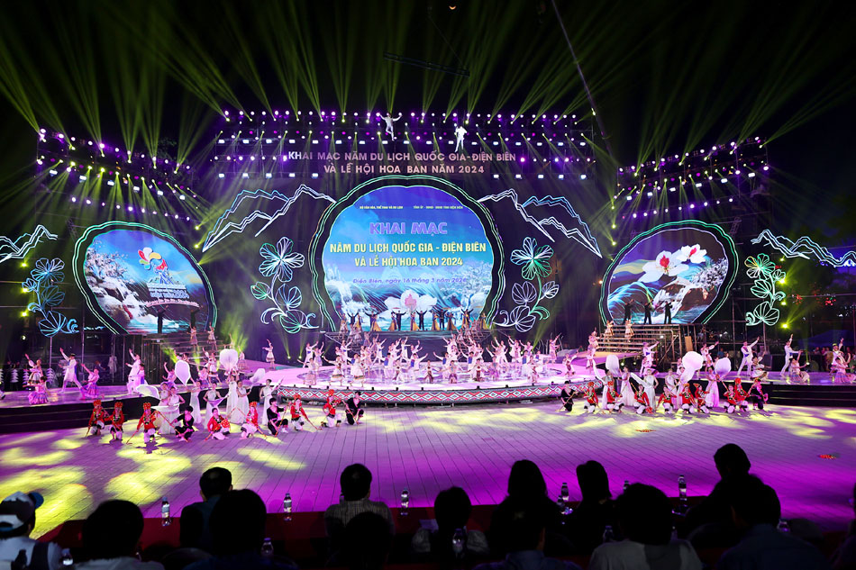 Buổi sơ duyệt chương trình Lễ khai mạc Năm Du lịch quốc gia Điện Biên và Lễ hội Hoa Ban năm 2024 như màn tập dượt lớn cho đêm diễn chính thức.